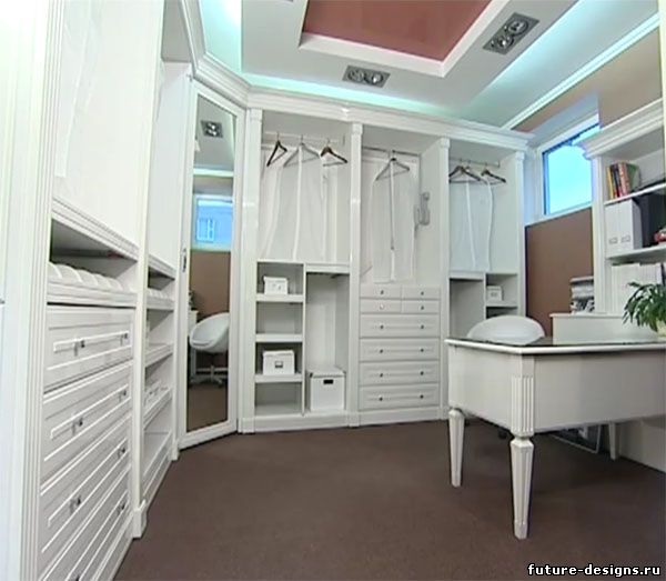 Главные тонкости и дизайнерские приёмы в разработке гардеробной комнаты.