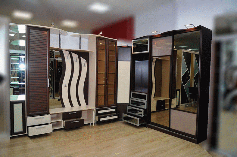 Встроенные шкафы купе в обустройстве интерьера комнаты. 