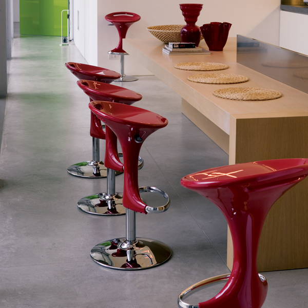 Широкий выбор отличнейших барных табуретов от «Виста».