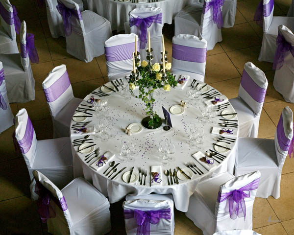 Красивые банкетные стулья