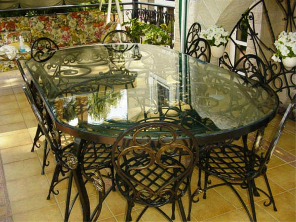 Изящная кованая мебель в Москве от художественной мастерской kkovka.ru. 