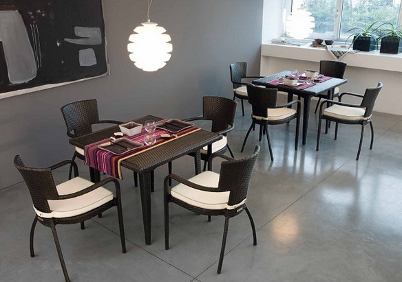 Магазин мебели для кафе «LAVIANI» с большим ассортиментом красивых стульев.