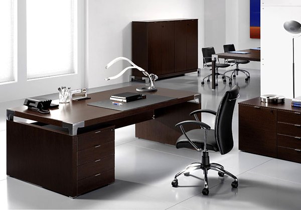 Купить стол для офиса по низкой цене в сети гипермаркетов «METRO».