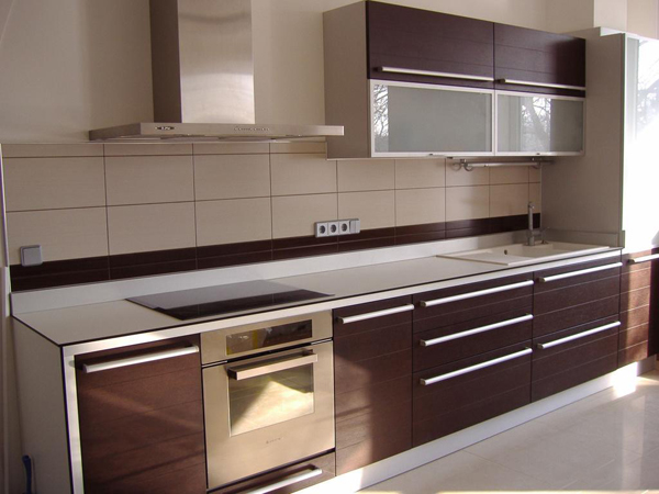 Стильные современные кухонные гарнитуры в Оренбурге на заказ от компании «Troiza».