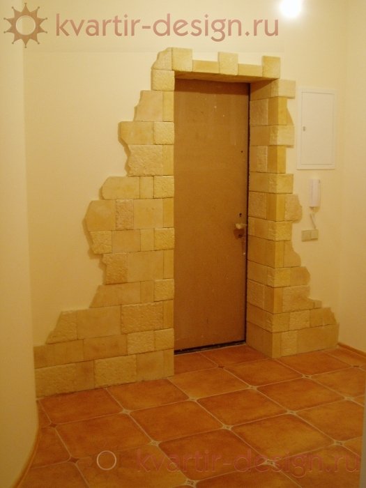 Отделка двери декоративным камнем.