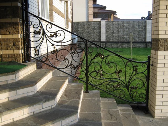 Кованые перила и декоративные изделия из металла от мастерской «НавКов».
