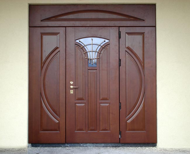 Входные двери из массива с применением феленчатой МДФ