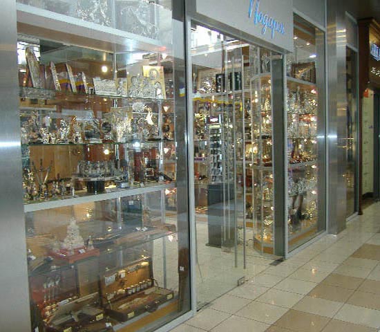 Стеклянные двери различных 
конструкций от компании «Строй Олимп».