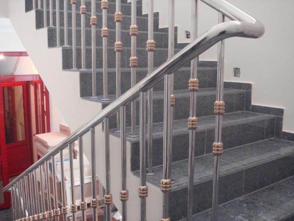 Перила из нержавейки любого размера и стиля в компании «СтильВека».