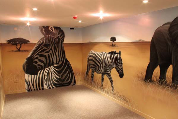 Великолепная художественная роспись стен в интерьере от мастерской «Арт-Эстетика».